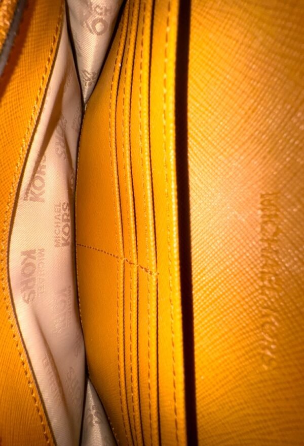 MICHAEL KORS - TRAVEL WALLET MONOGRAM - Image 3